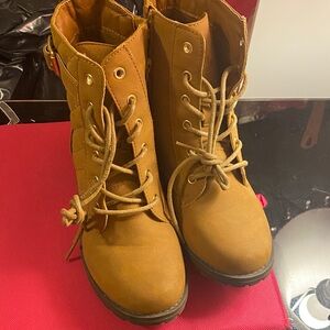 Kids tan boots